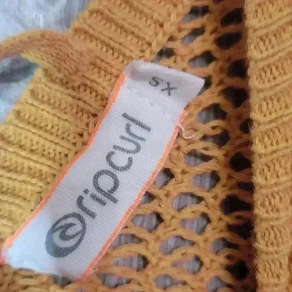 Ripcurl netted long sleeve blouse. Size XS mustard yellow. - Picture 3 of 3